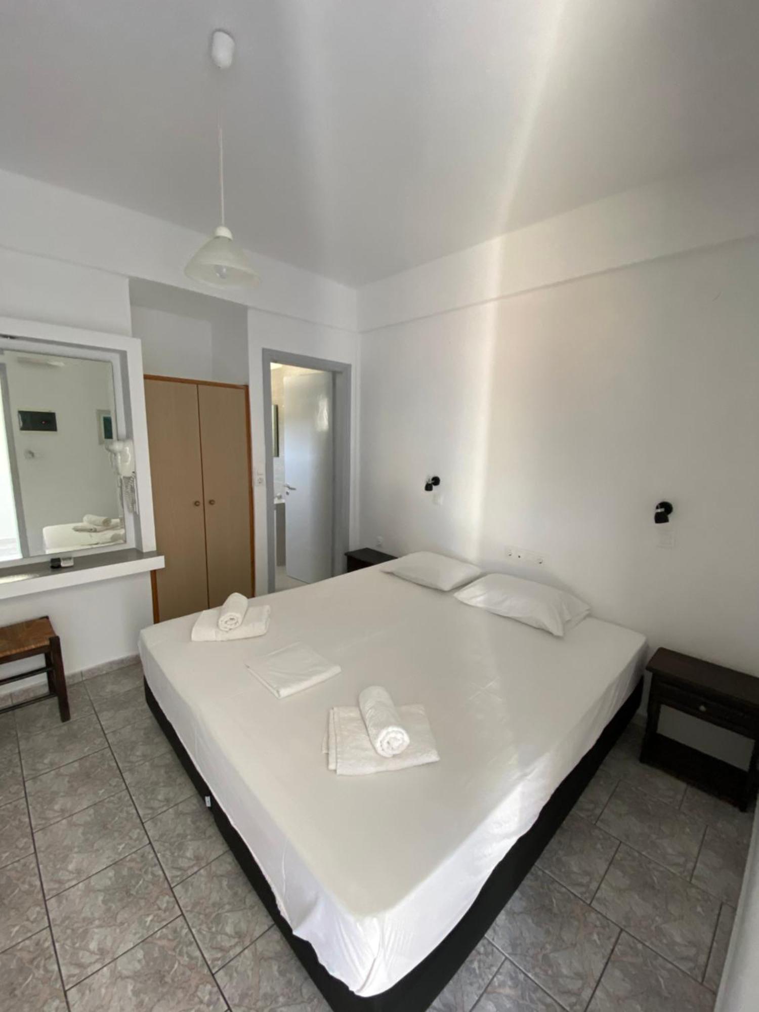 Deep Blue Rooms & Apartments Mylopotas Ngoại thất bức ảnh